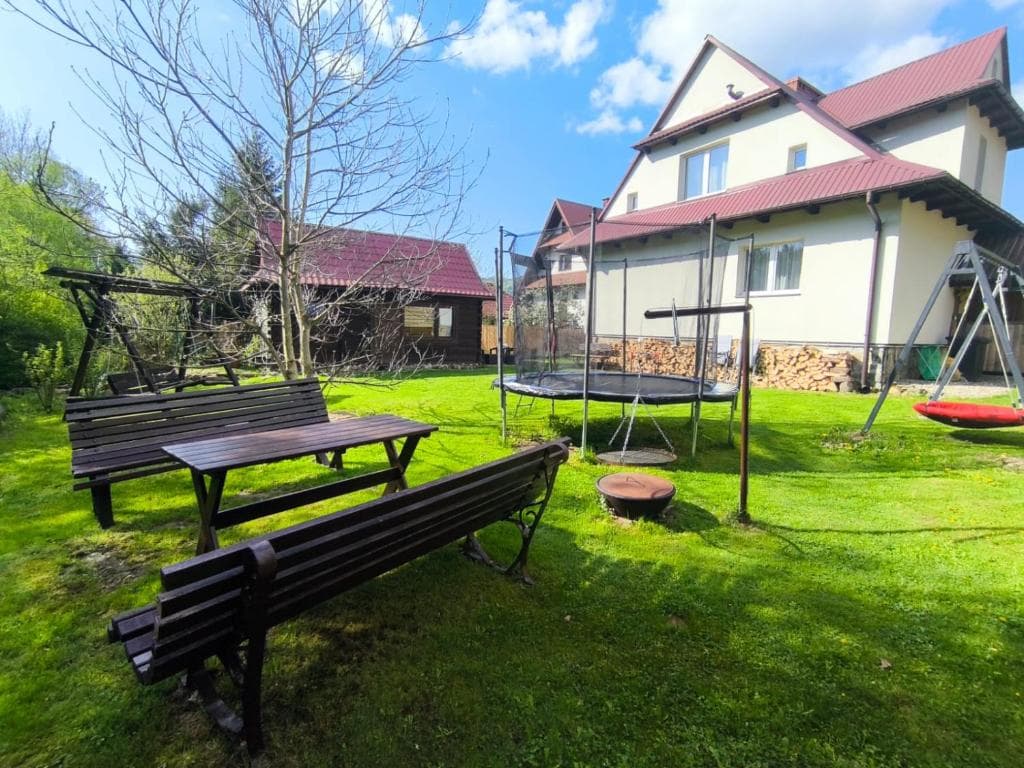 Ogród w Gawędówce z altaną i miejscem do relaksu